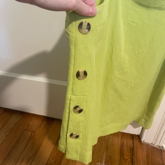Green tank with button detailing - Picture 3 of 7